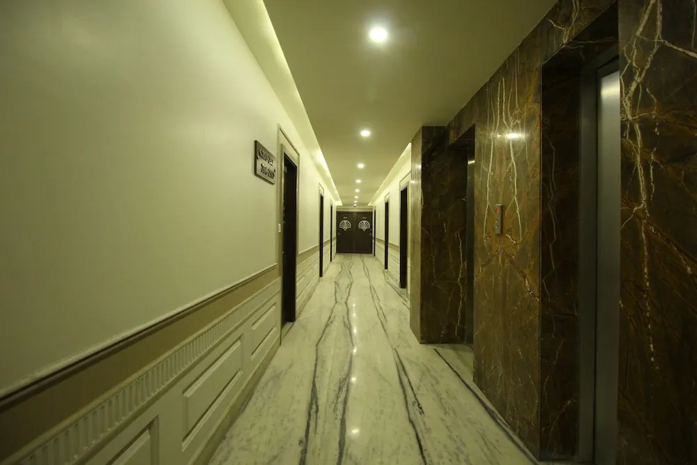 OYO Flagship 312 Near Ashram Road