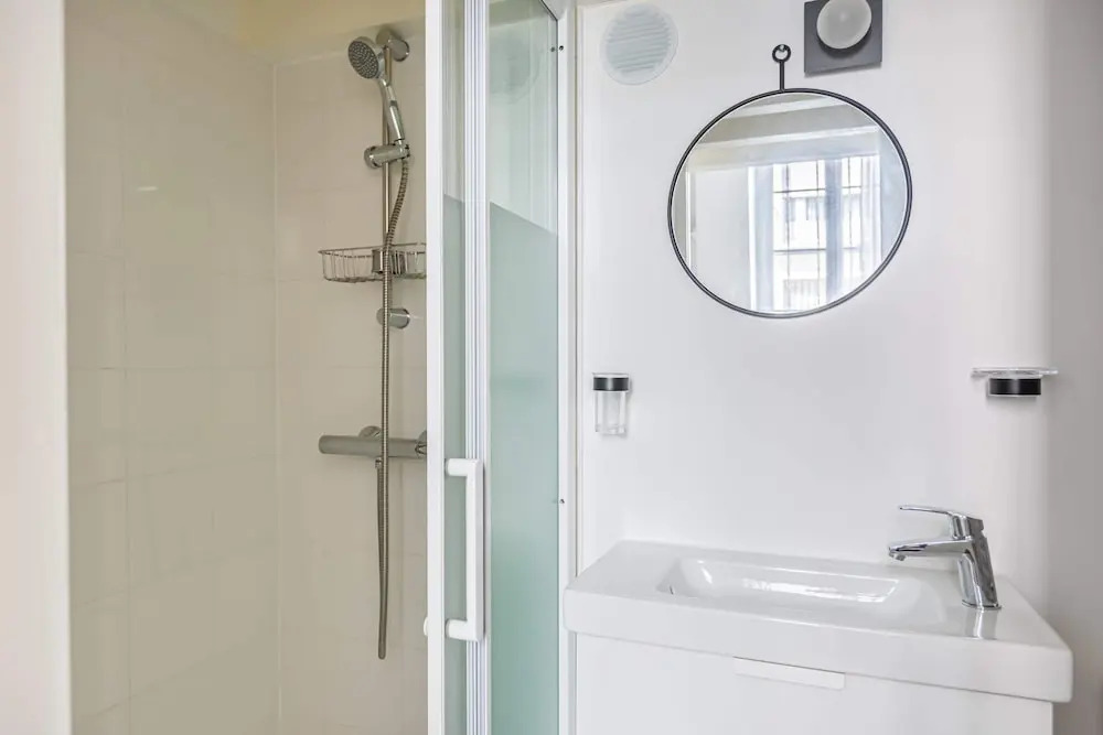 Cosy studio at Paul Doumer, by GuestReady