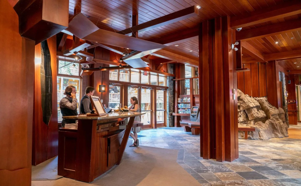 Fox Hotel and Suites