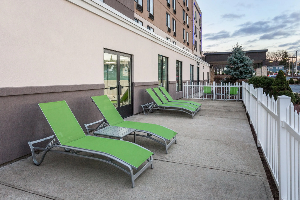 Holiday Inn Express Hotel & Suites Providence-Woonsocket by IHG