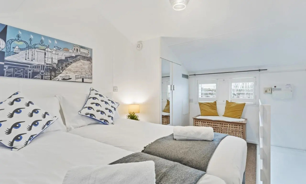 On the Water -waterside Studio With Terrace Overlooking the Harbour