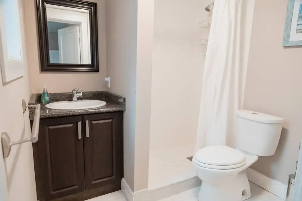 Beautiful 3 Bedroom Home Near Downtown