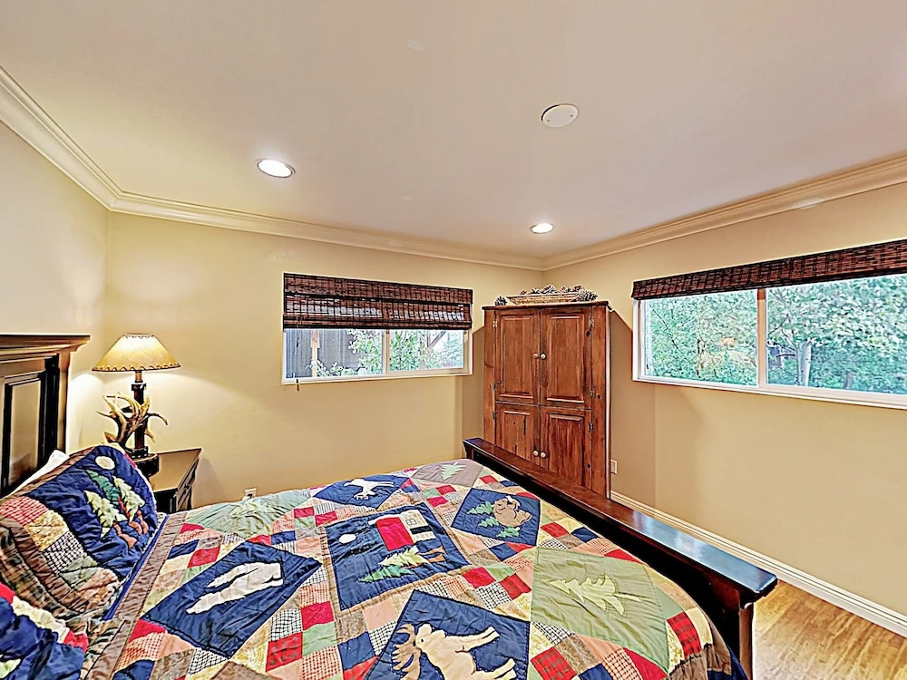 3br W/ Hot Tub & Game Room 3 Bedroom Home