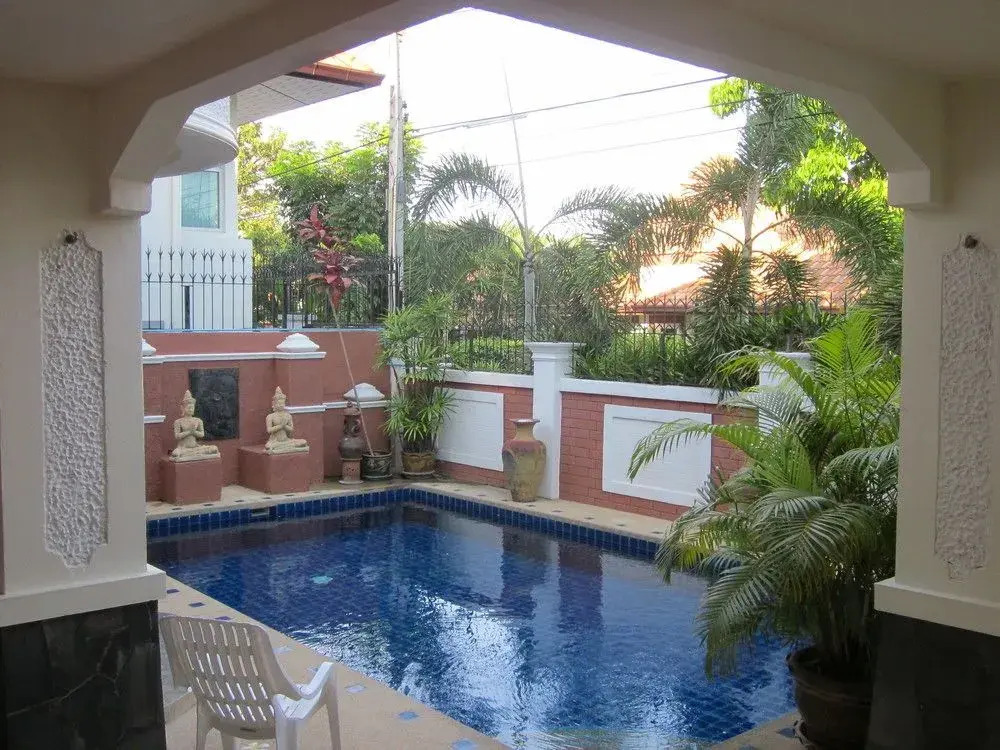 Baan Kanittha - 5 Bedrooms Pool Villa