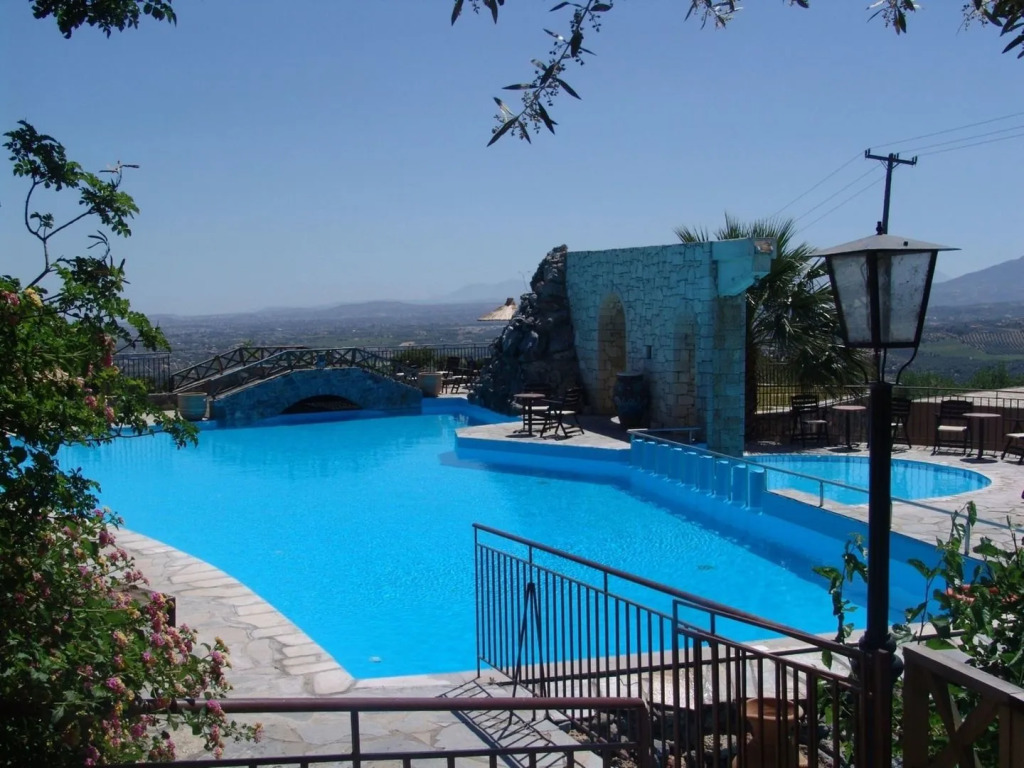 Arolithos Traditional Village Hotel