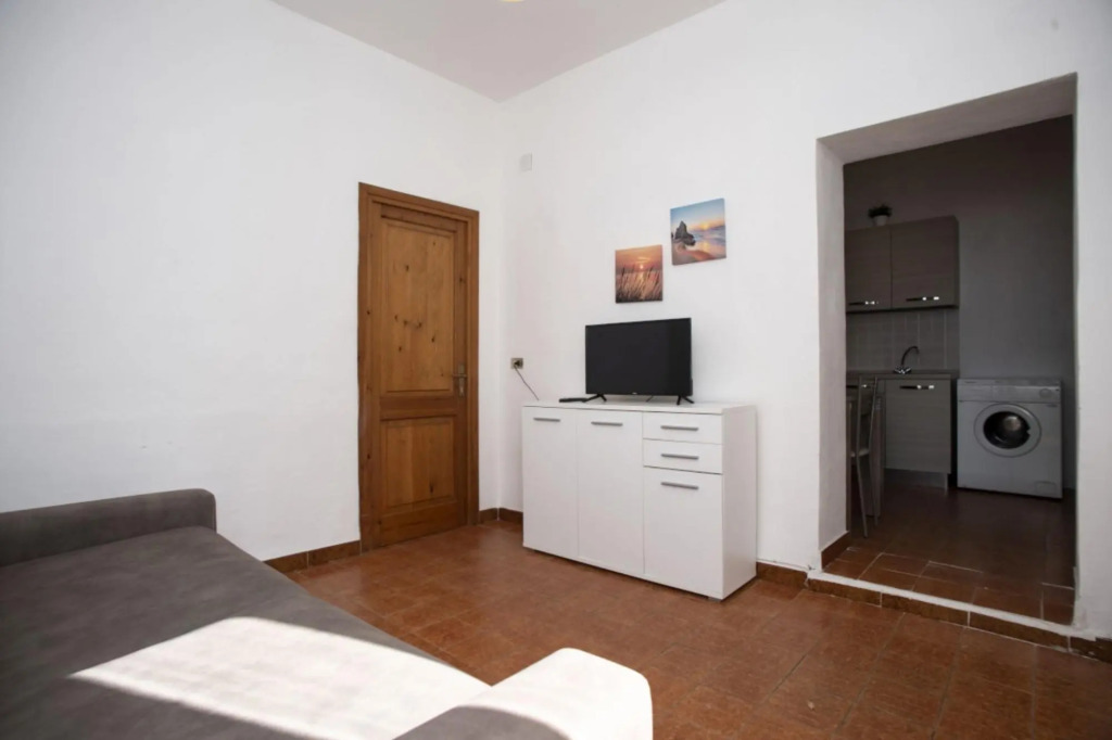 Four-room Scaglieri apartment 25 meters from the beach with private parking space-QUADRI SCAGLIERI
