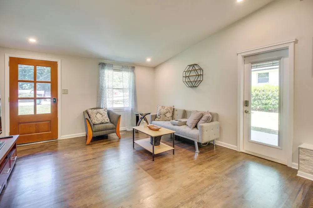 3 Mi to The Battery! Home w/ Spacious Backyard