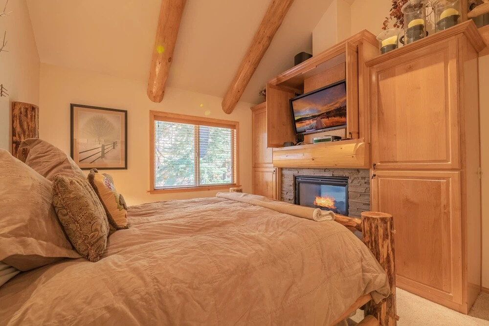 Bearfoot Bungalow - Premium And Spacious Home Close To The National Forest And The Village. 4 Bedroom Home
