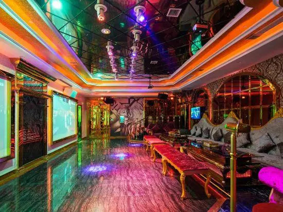 Live and Life Hotel