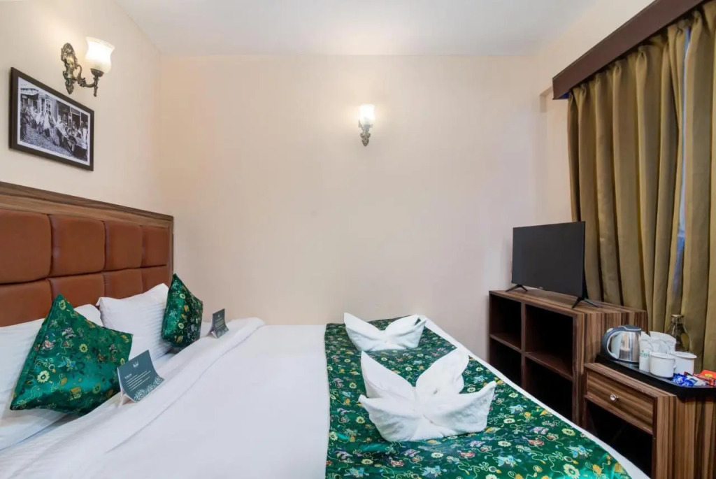 Muscatel Fairmount 100 Mts from Mall Road
