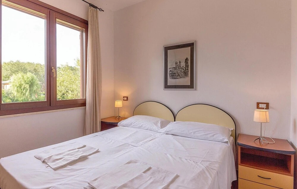 3 Bedroom Lovely Home In Albarella Ro