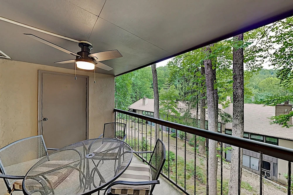 Yetis Hideaway W/ 3 Pools - Near Skiing, Dining 2 Bedroom Condo