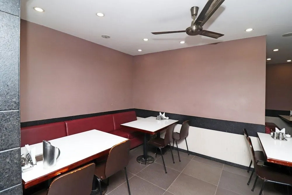 Oyo 28796 Hotel Rajhans