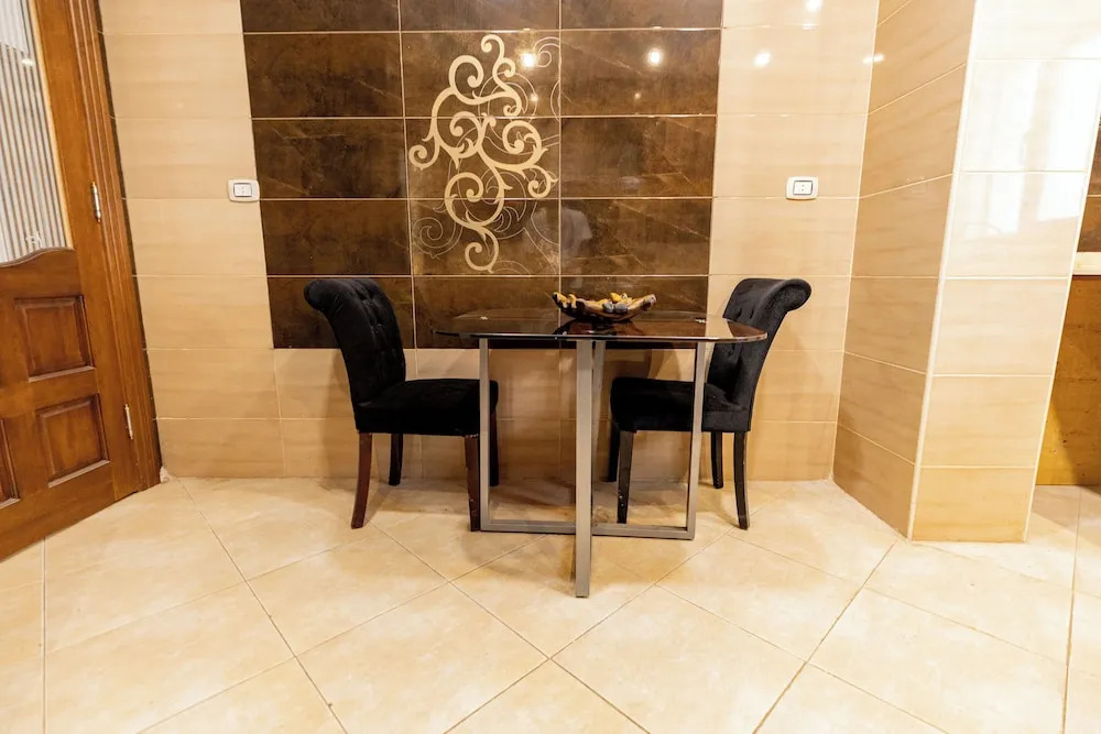 Hibiscus Haven Suite