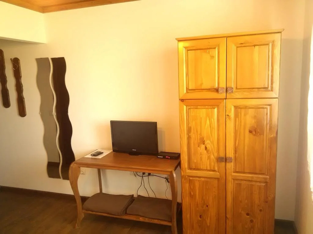 Guest House Black Lom