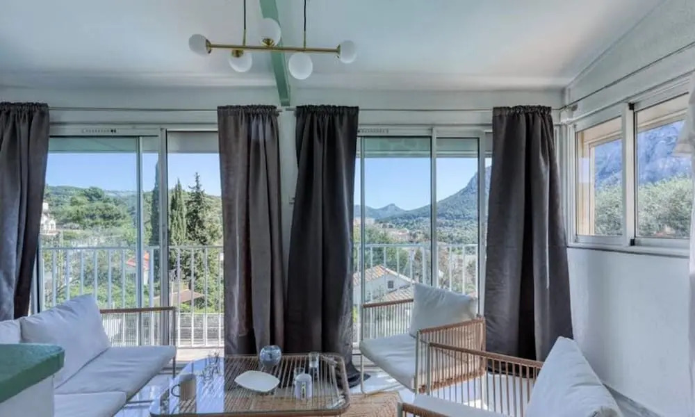 Villa in Toulon With Pool and Mont Faron Views