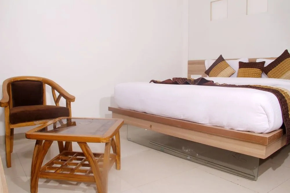 Hotel New Frontier, City Centre - Walk in Chandni Chowk & OLD Delhi Station