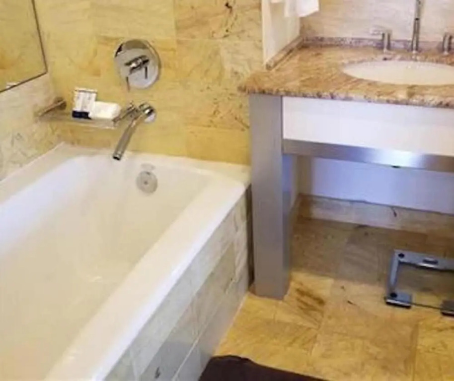 Gorgeous Miami Brickell 2 Bedroom 2 Bathroom Full Service Condo 4 Guests