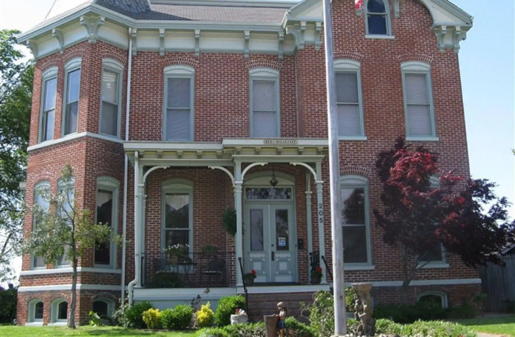 Riverview Mansion