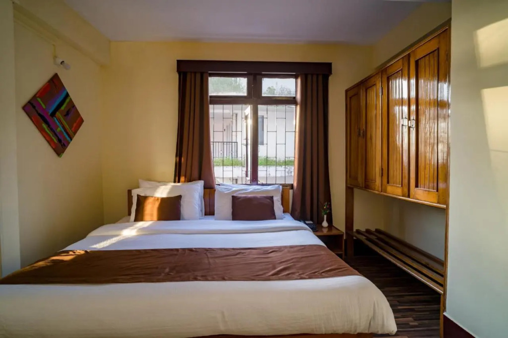 Magpie Mall Road Residency ( MG-MARG )