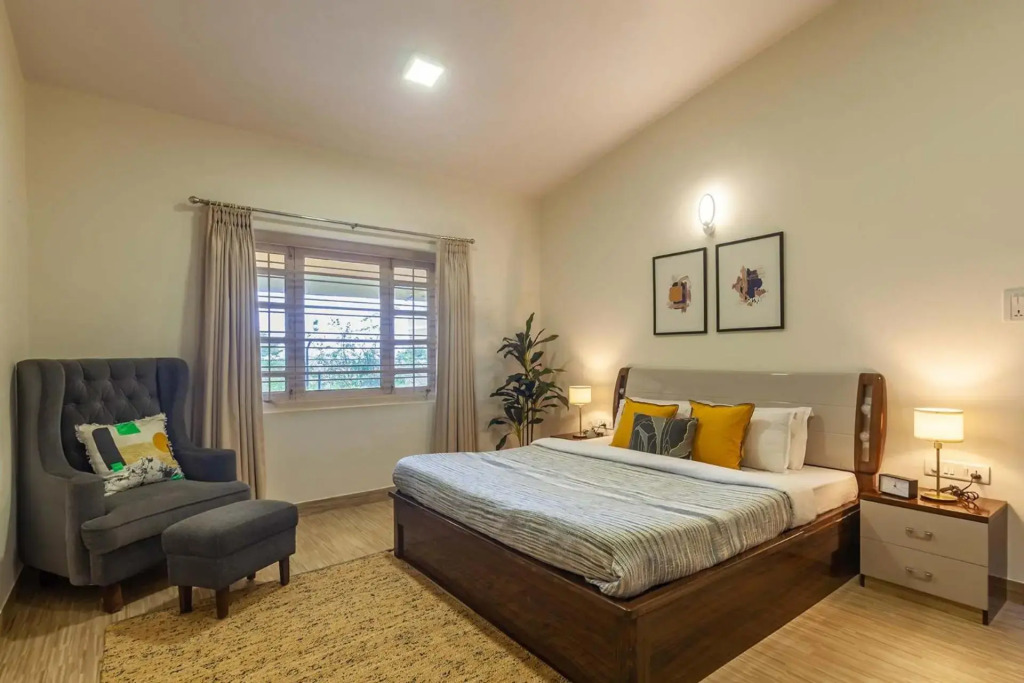 StayVistas V Square - Enjoy a pool and indoor games for a leisurely stay