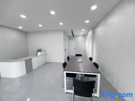 Jingxi Daojia Hotel (Rongcheng Downtown Cherry Lake Sports Park)