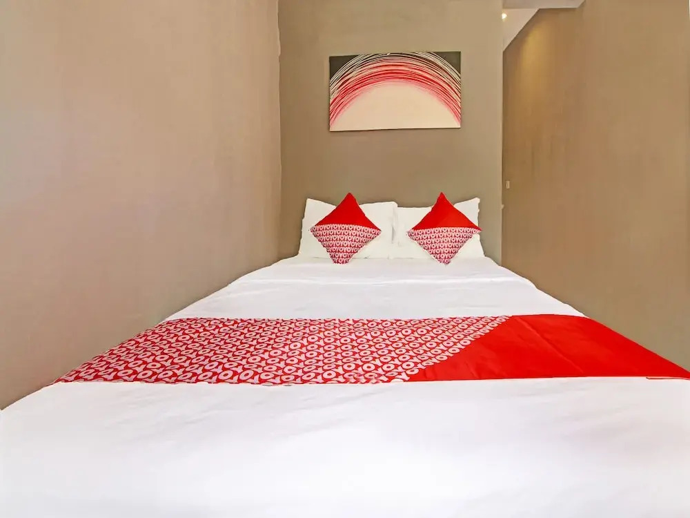 OYO 91300 Sunny Side Villa