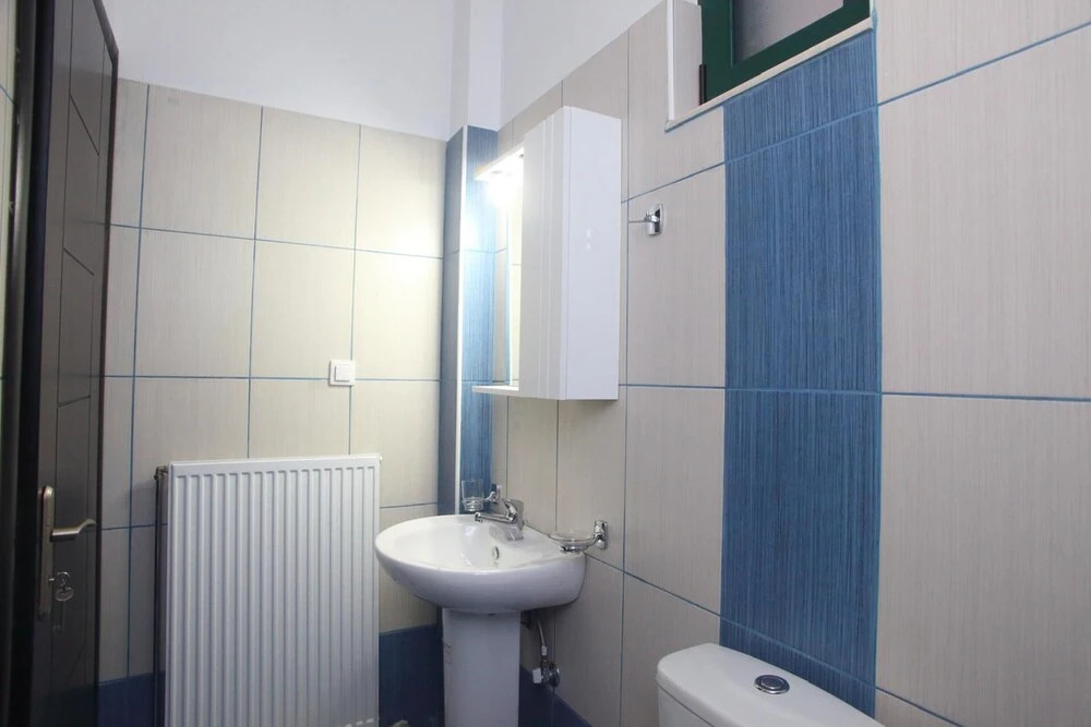 Charming 4-bed House in Nikiana
