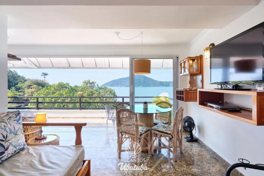 Frente pro MAR, com 2 Suítes, no centro de Ubatuba
