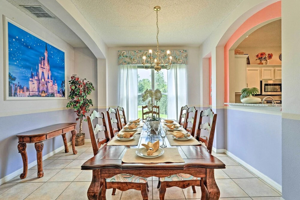 14 Mi to Disney Parks: Spacious Kissimmee Home