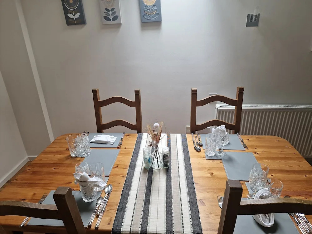 Lakeviews/quietness/parking/longstays/4guests
