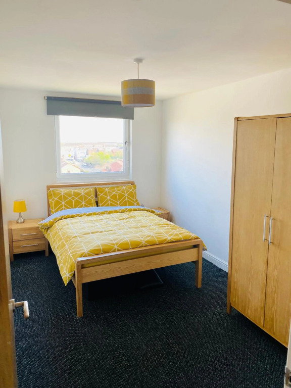 Unique view of Anfield stadium - Charming 2 bedroom apartment in Liverpool with parking