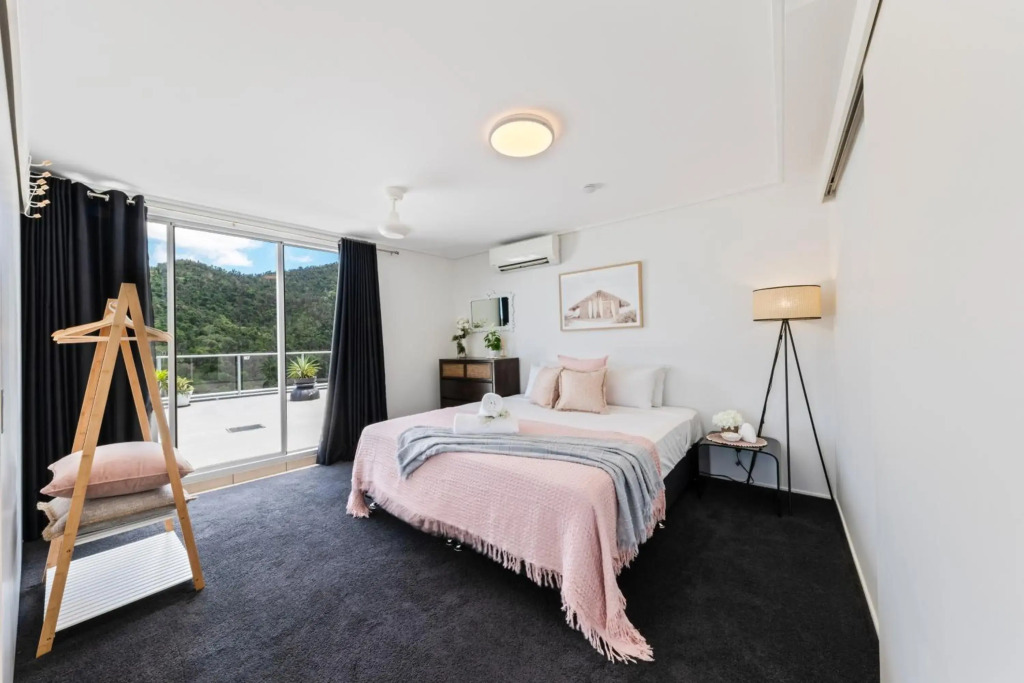 Ocean Dreams On Airlie 2 Bedroom