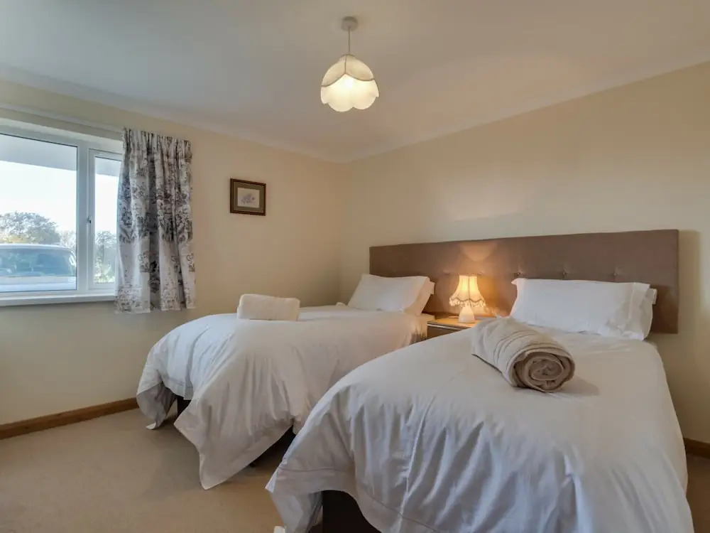 Spacious and Comfortable Holiday Home With Large Private Garden, Near the Beach