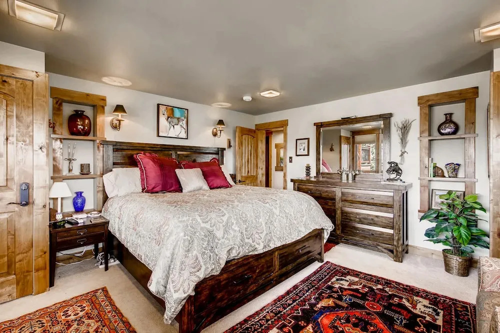 611 Oro Grande by Book by Owner