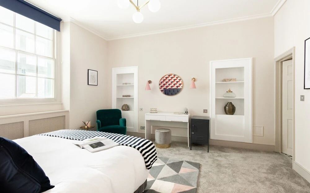 The Pimlico Gardens - Modern 3BDR with Patio & next to River Thames