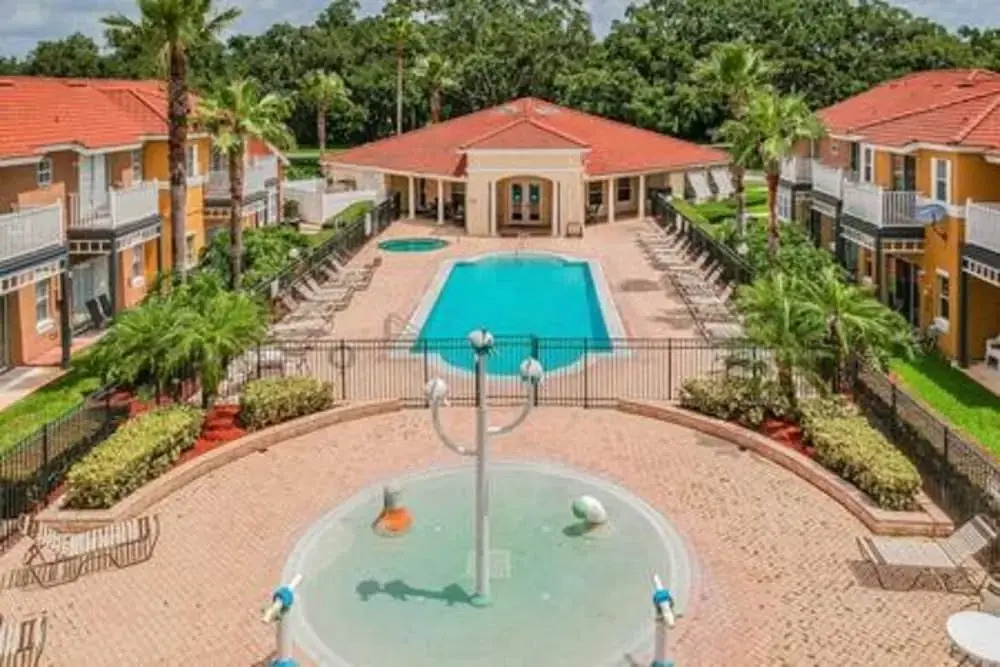 Lake Berkley 4BR Villa - Near Disney & Pool