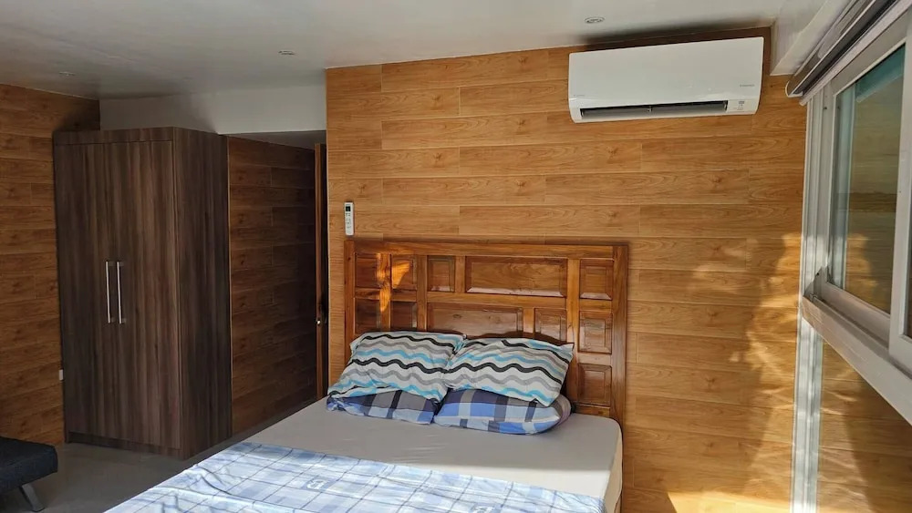 Lydias House, Samal beach front apartments