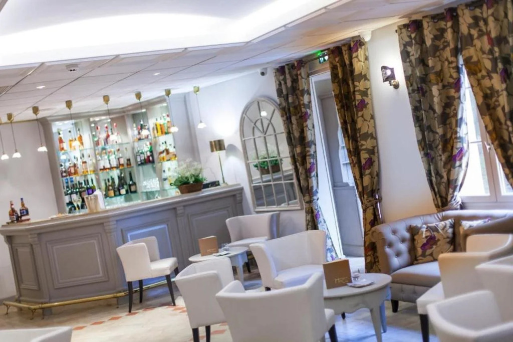 Logis Hostellerie des Clos et restaurant Bistrot des grands crus et Maison de la tour Chablis