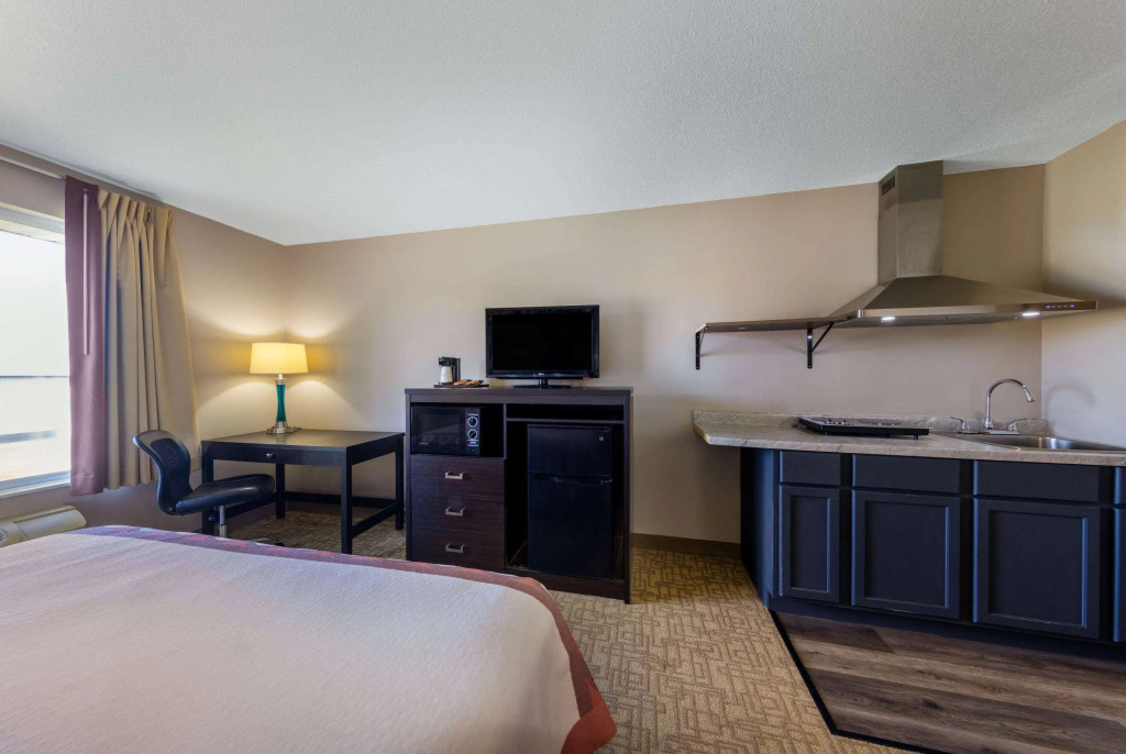 Super 8 by Wyndham Jackson MN
