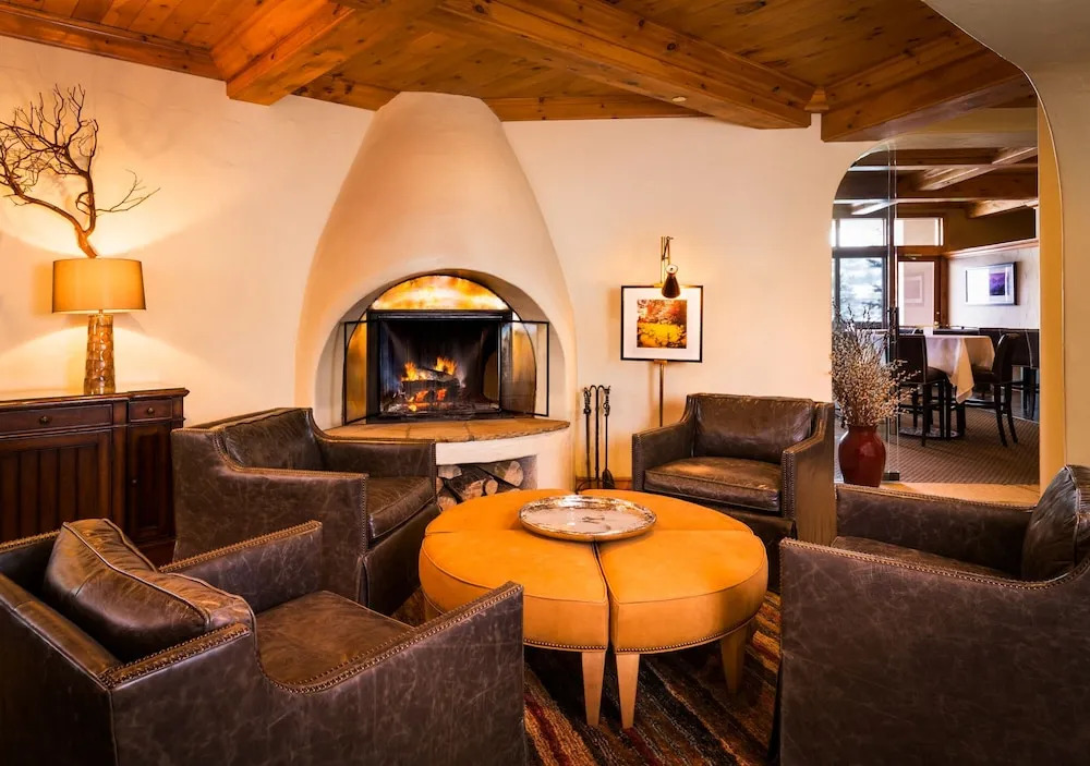 Luxe Pines Lodge Townhome Sleeps 10 4 Bedroom Townhouse by RedAwning