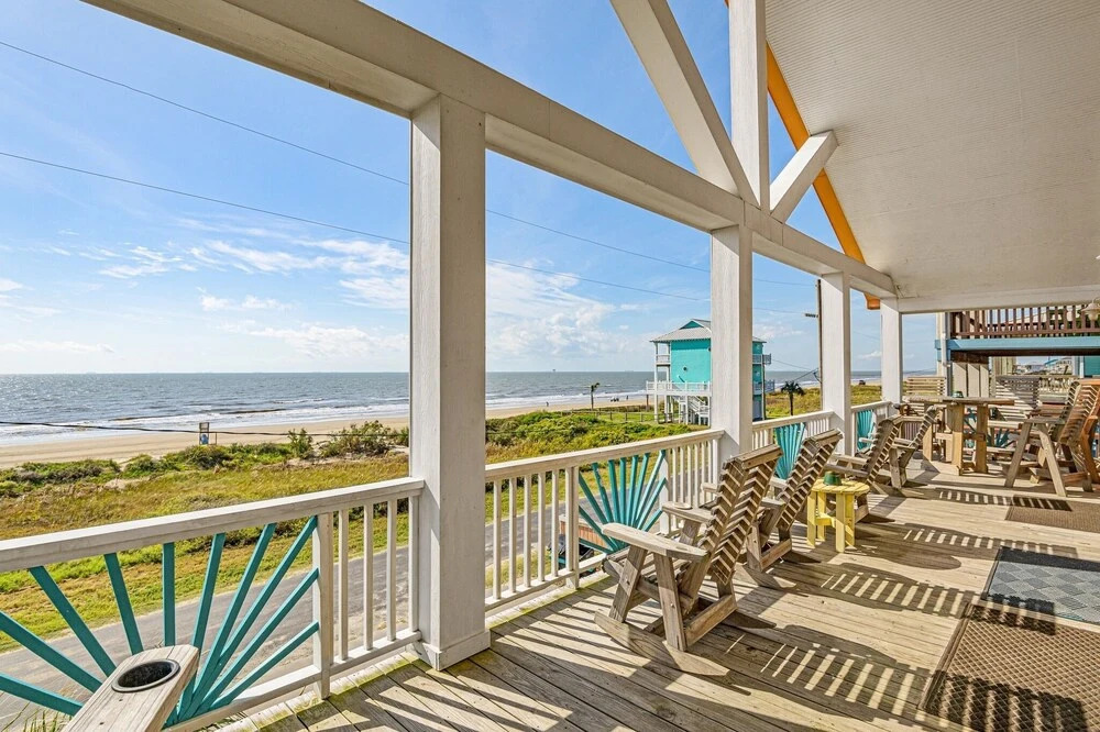 1 Holiday 4 Bedroom Home by RedAwning