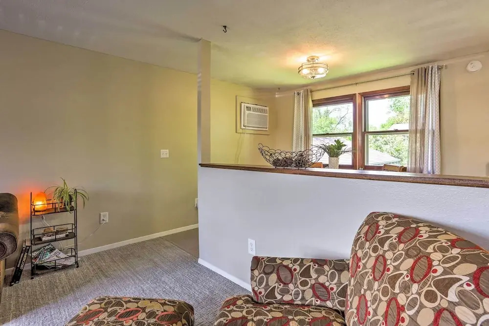 Charming Rapid City Apartment: Walk to Lake!