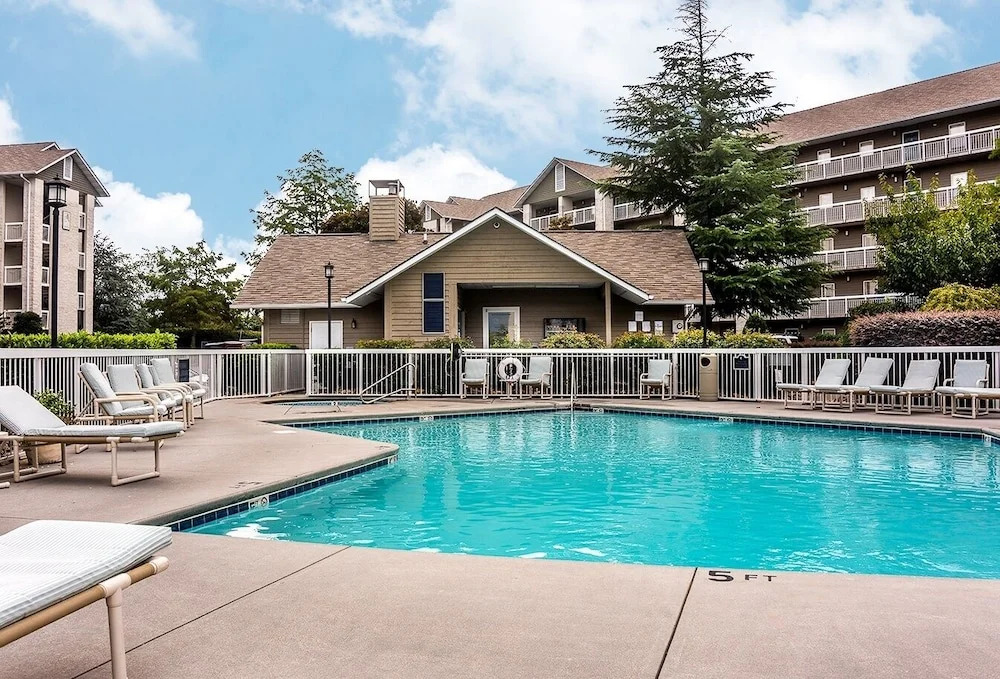 New Listing! Updated W/ Pools & Hot Tub 2 Bedroom Condo