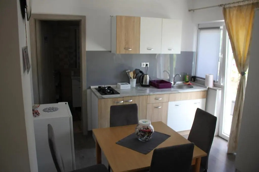 Studio Apartments Adian