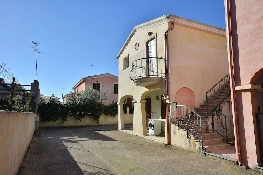 Izzhome Crispi
