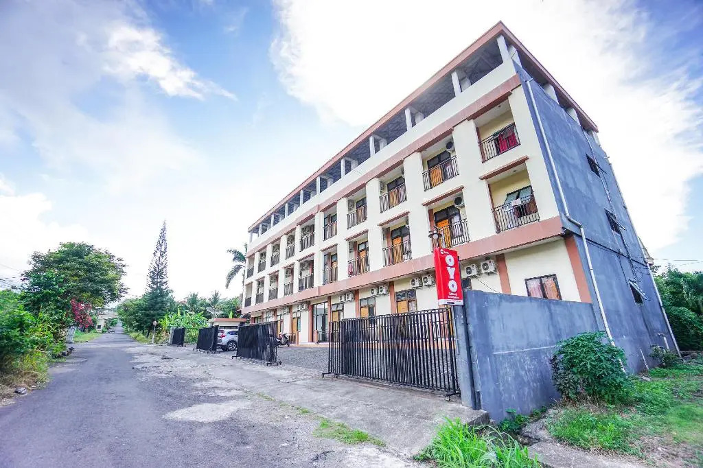 OYO 1693 Edward Residence Malalayang