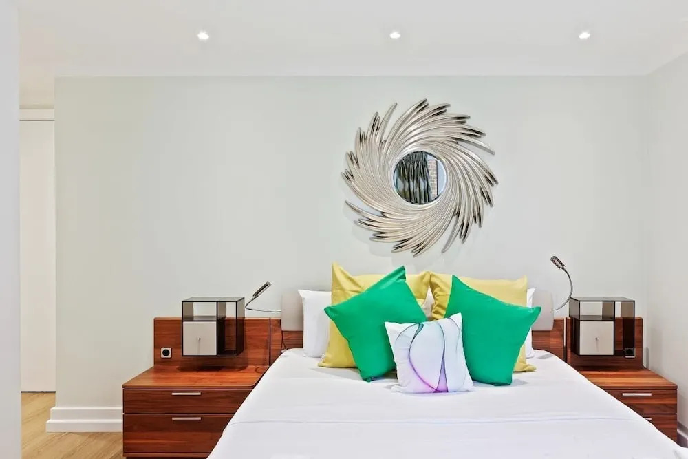 Sophisticated 2 Bed, 2 Bath apt in Angel