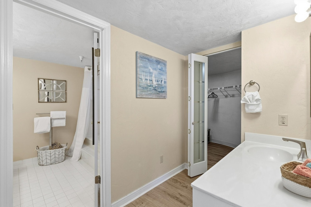 Sherwin Condominium 901