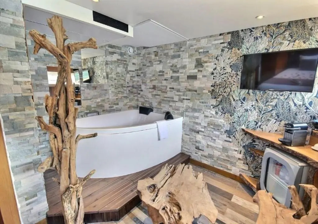 VIP Paris Yacht Hôtel & Spa